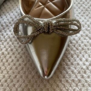 BCB Generation Flats Silver With Beaded Bows Size 8M pointed toe